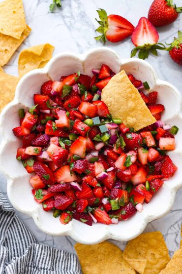 Strawberry Salsa (5 Ingredients)