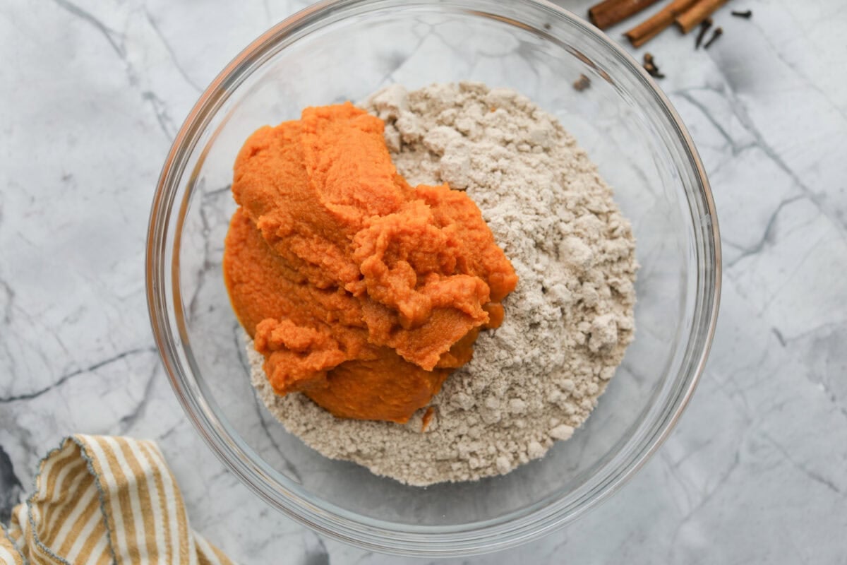 Bowl of cake mix and pumpkin puree.
