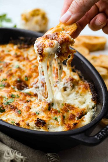 Cheesy Garlic Bread Dip