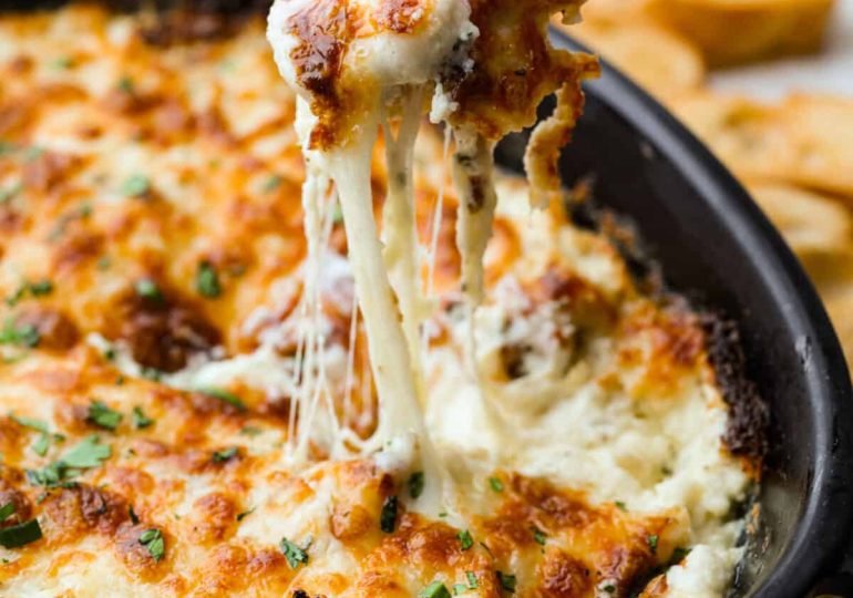 Cheesy Garlic Bread Dip