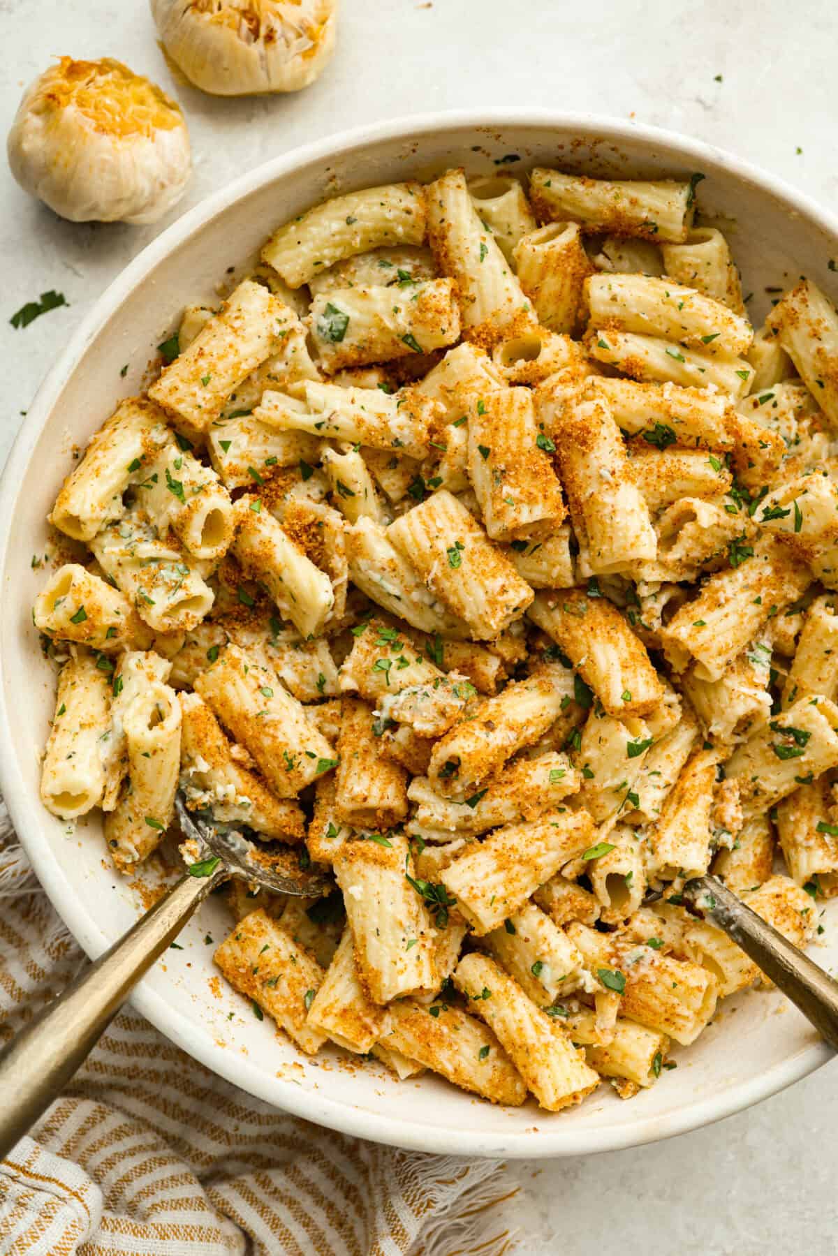 Serving bowl full or garlic bread pasta. 
