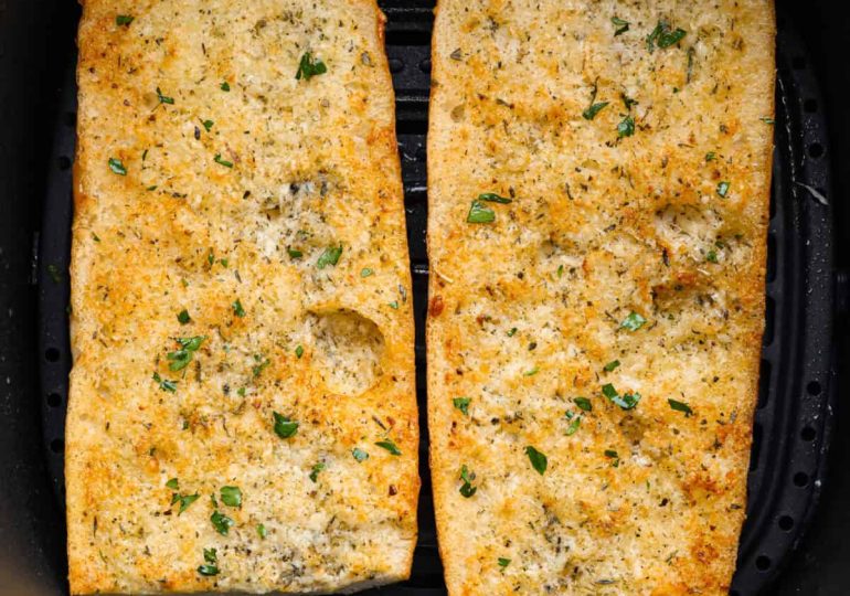 Air Fryer Garlic Bread
