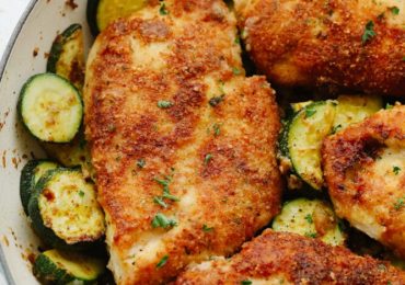 Crispy Parmesan Garlic Chicken With Zucchini