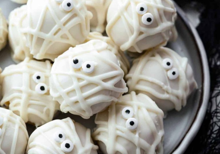 Mummy Oreo Balls