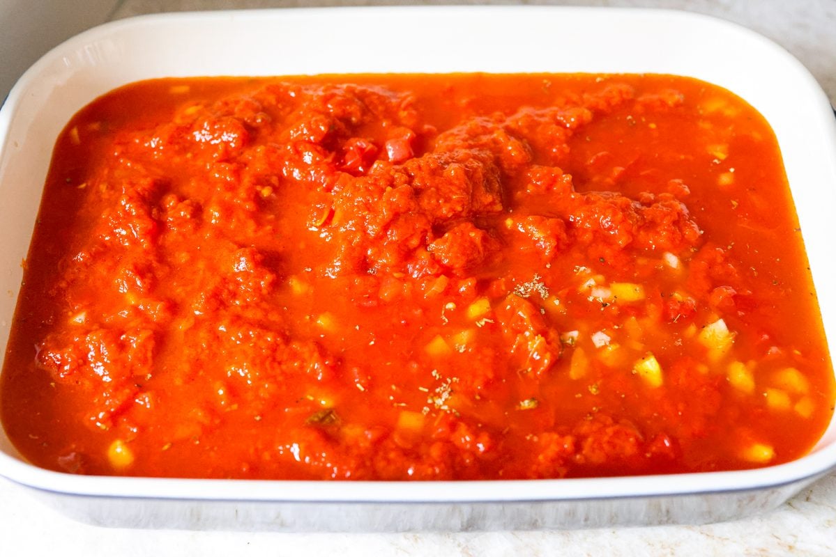 This no boil spaghetti bake makes pasta night SO easy! Everything goes straight into one baking dish, uncooked spaghetti included, then bakes under a layer of melty mozzarella for a cozy, cheesy dinner with hardly any prep. Marinara sauce, bell pepper, broth, onion and fresh basil added to the top of the dry noodles.